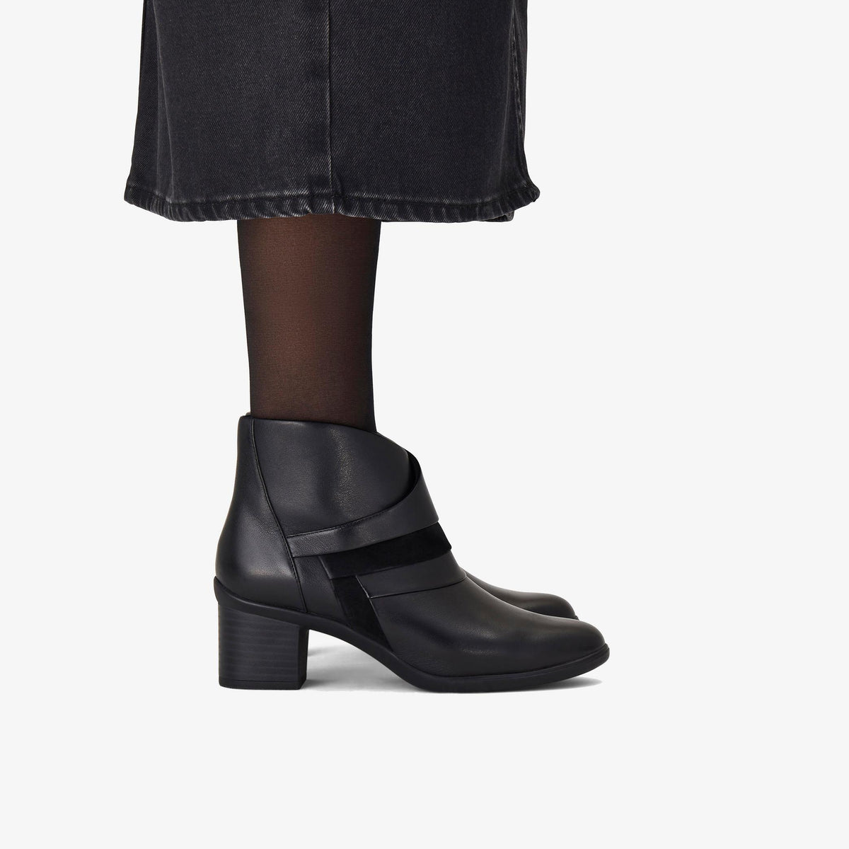 Shaya Sky Black Leather - US 7095