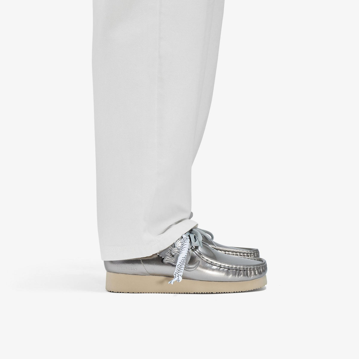 Wallabee 2604 Silver Patent - US 4777